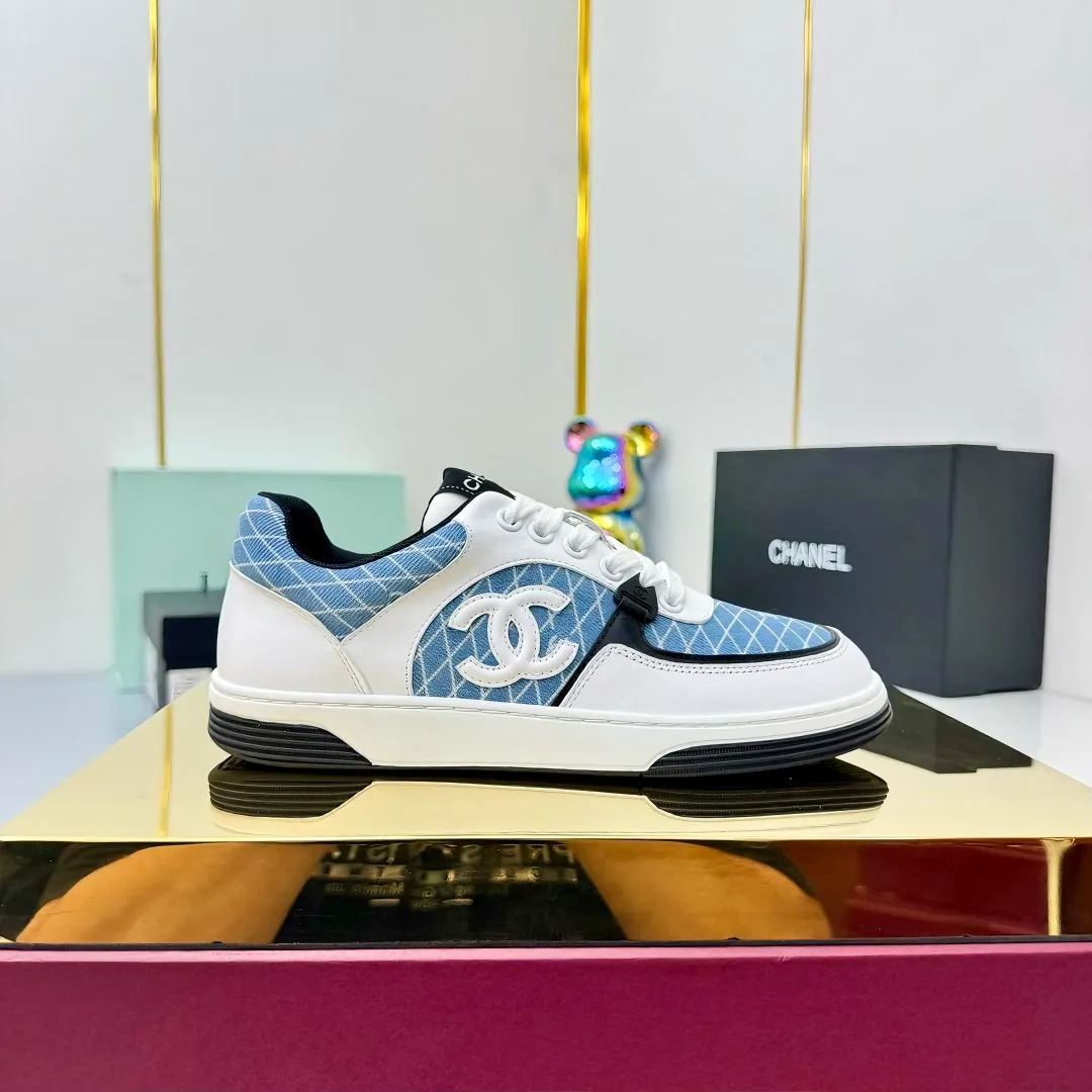 👟👟Ex-factory price 620👟👟High quality! ! ! CHANEL Chanel 25A latest thick-soled casual sports shoes. The counter is synchronized. The counter is very popular. It is a shoe that is very difficult to buy. The most popular thick-soled casual shoes on the Internet. As you can imagine, the most popular thick-soled casual shoes can not be missed. It has both good looks and comfort. Simple and versatile. The thick sole increases the height and is super versatile. Whoever wears it will look better. Upper: cowhide stitching. Lining: breathable mesh. Outsole: TPU original outsole. Size: 35-41 👉